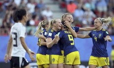 爱游戏登录入口-包含世界冠军之争！美国女足挑战德国，大战在即的词条