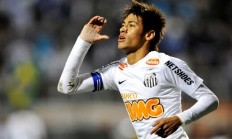 爱游戏在线-亚眠球员表现出色，助球队逆转胜利的简单介绍