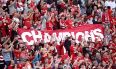 爱游戏直播-利物浦前锋连续进球，英超霸主身后