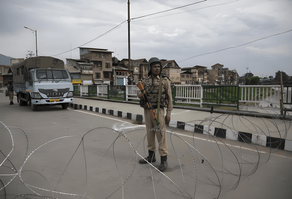 巴黎圣日耳曼后防线脆弱，主帅面临重大考验的简单介绍