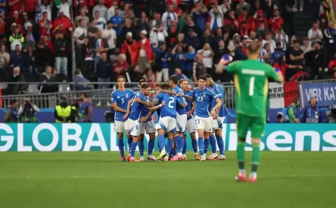 欧洲杯赛事全面展开，世界级豪强对拼盛大开场