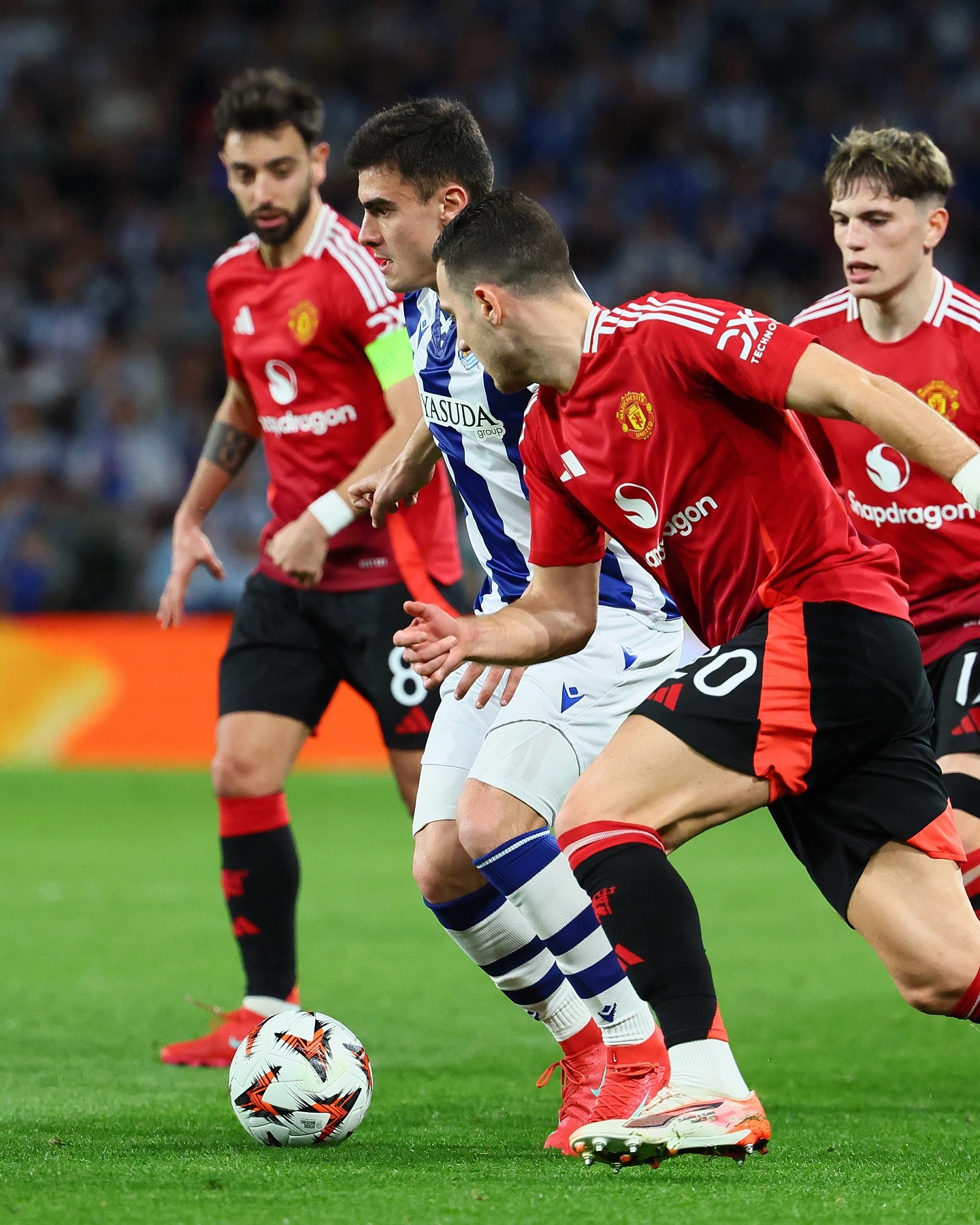 曼联客场逆转战平阿斯顿维拉，积分榜继续攀升的简单介绍