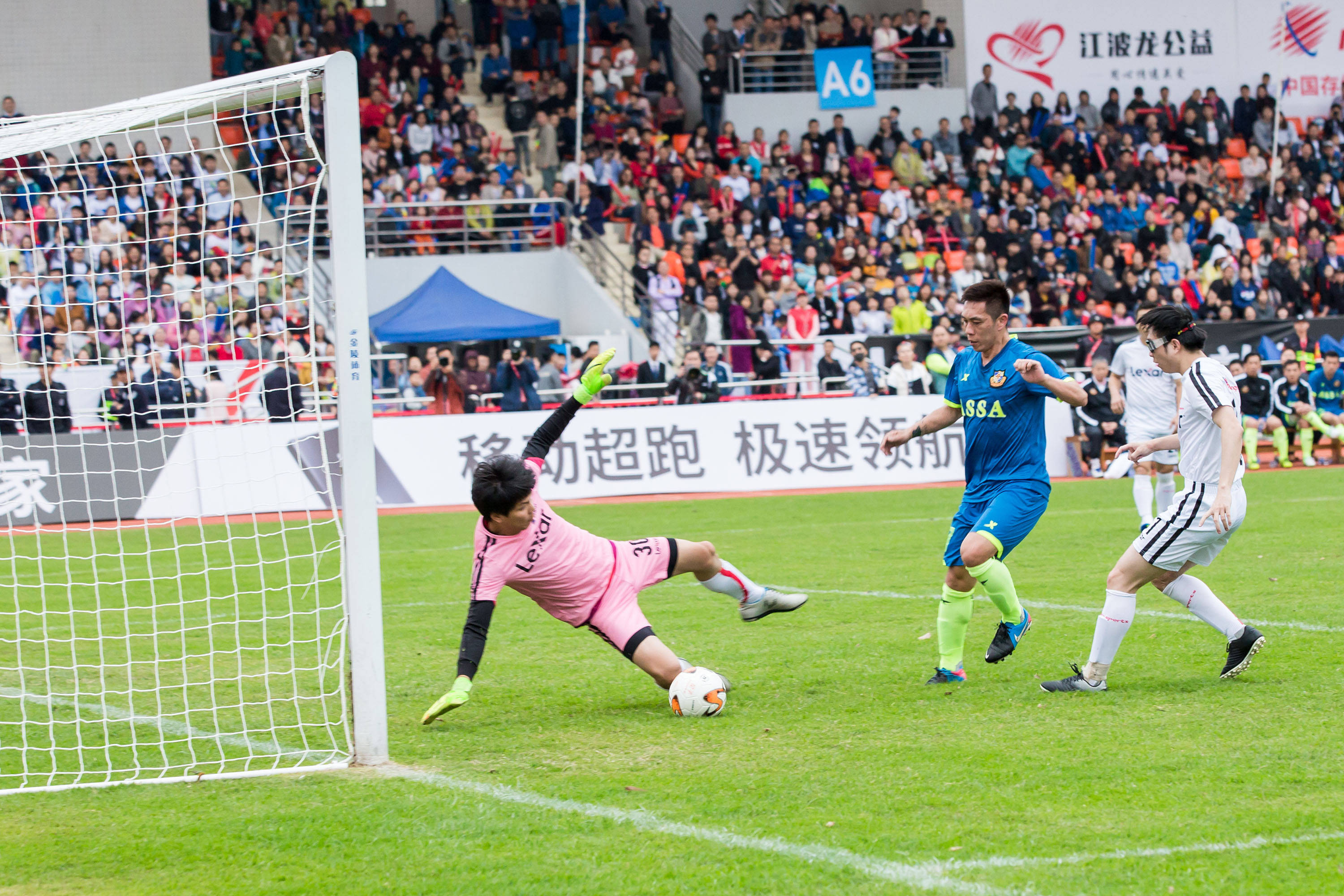 关于香港队在比拼中挑战成功，展现实力的信息