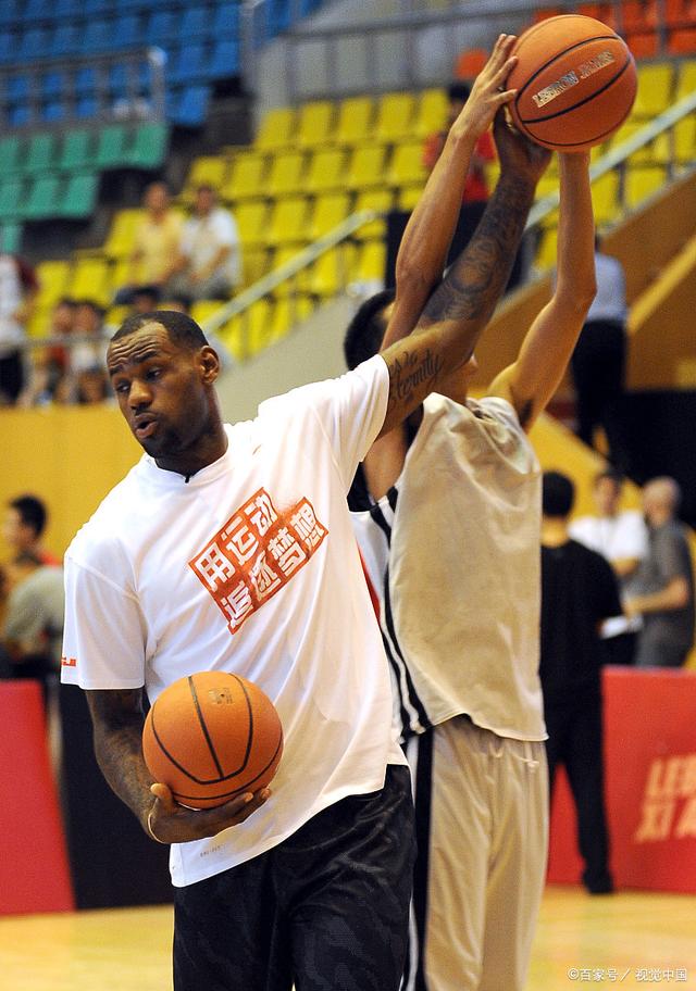 澳大利亚队员展现出色表现，获得掌声喝彩的简单介绍