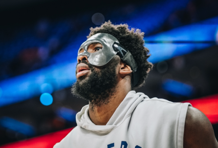 尼奥尔曼迪主力中锋复出，球队士气大增