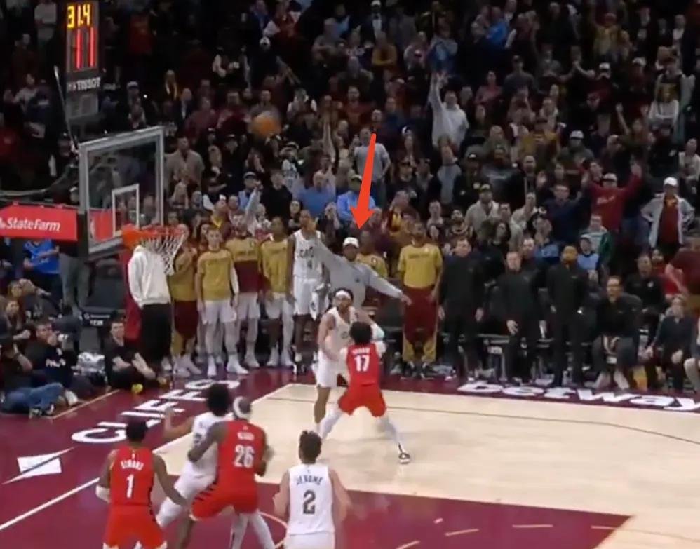 包含公牛主场击败骑士，连胜势头不减的词条