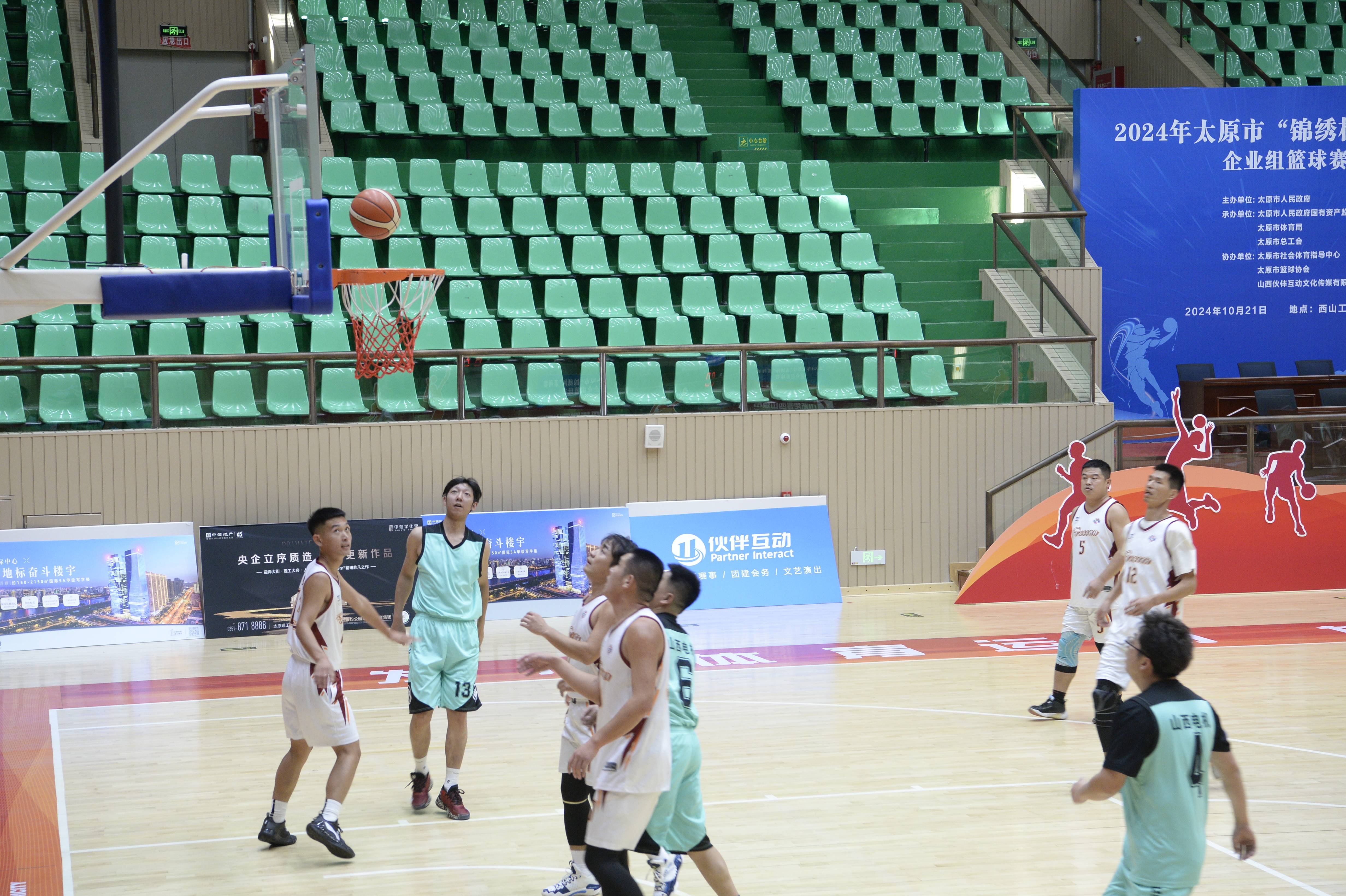 篮球比赛决赛陷入尴尬场面,盛况不再 篮球比赛决赛陷入尴尬场面,盛况不再