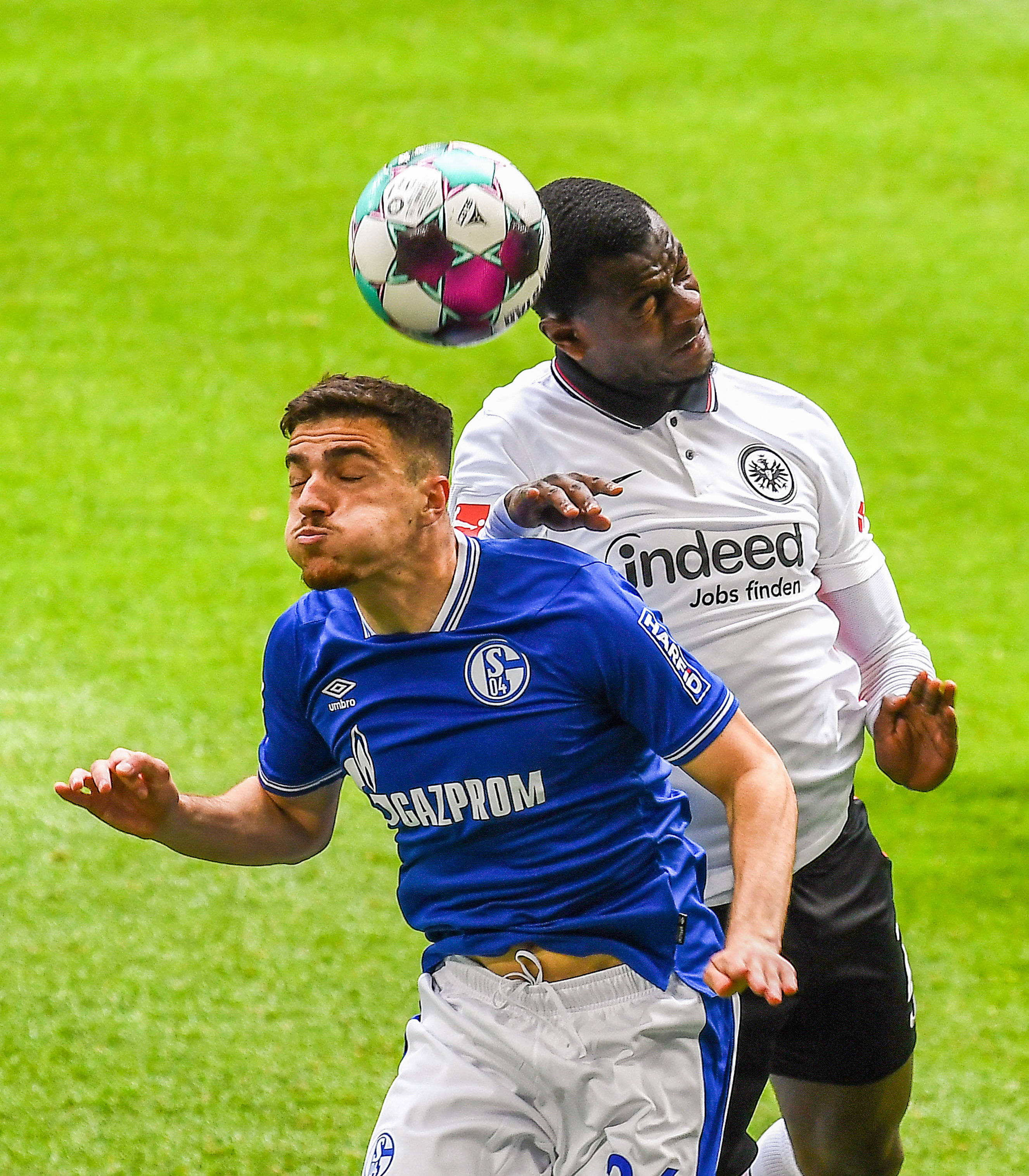 关于沙尔克04防守锋线不无稽执意，赢足主场比赛的信息