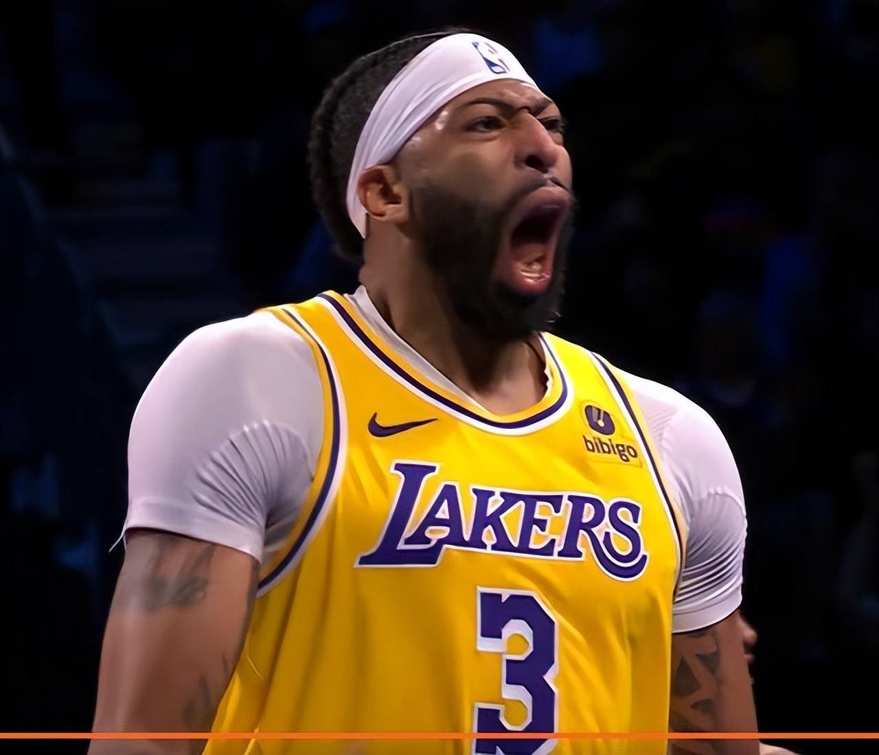 猛龙横扫湖人，保持不败战绩