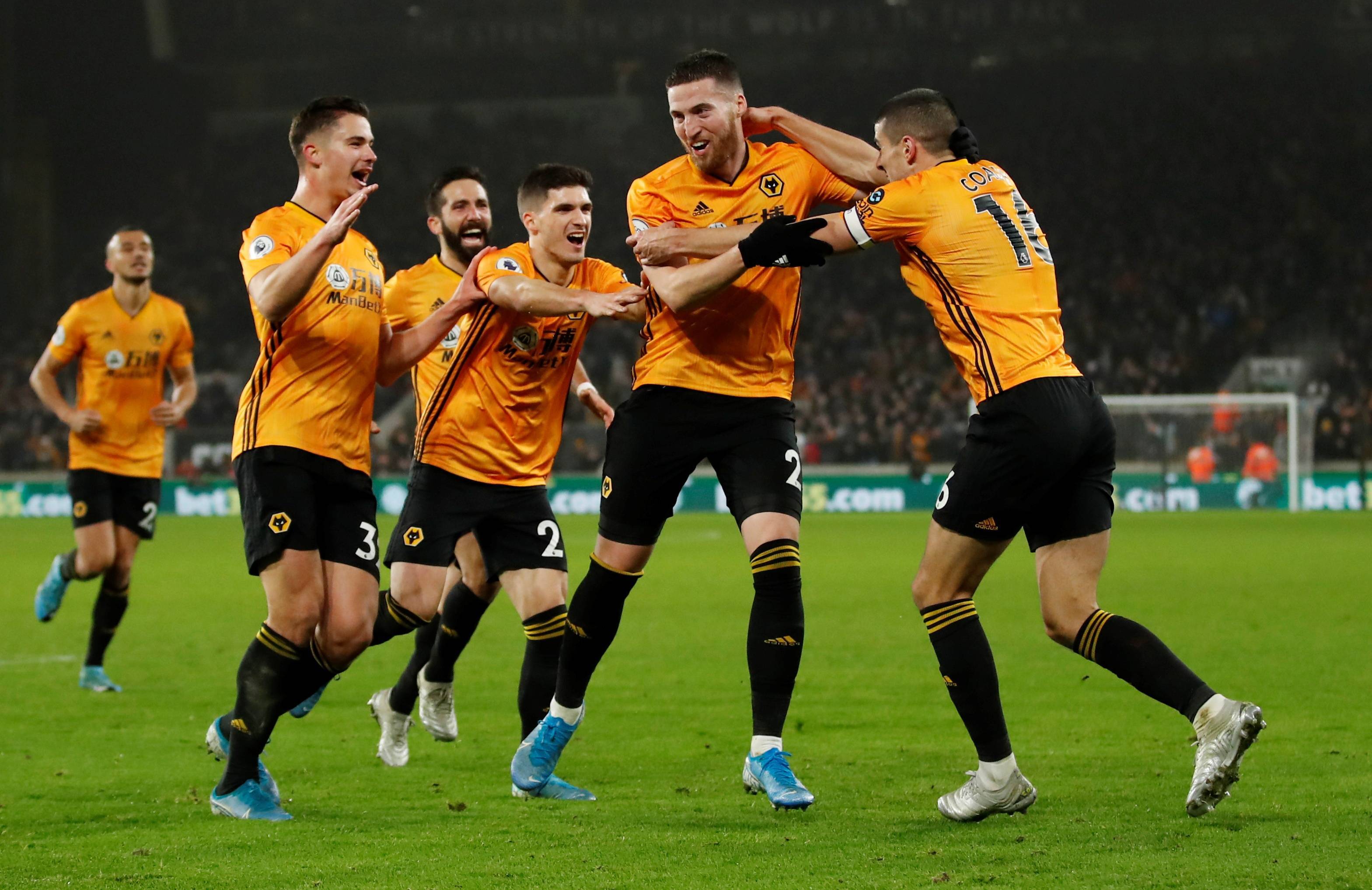 切尔西球迷呼吁主帅提升战术，逐步升级进攻