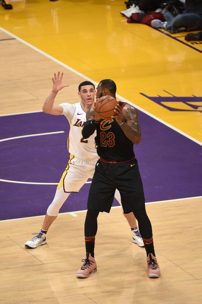 骑士球队教练团队全力训练率先突破